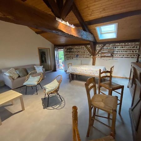 Philoufleur - Gite Restaure En Campagne Chaneins Exterior foto
