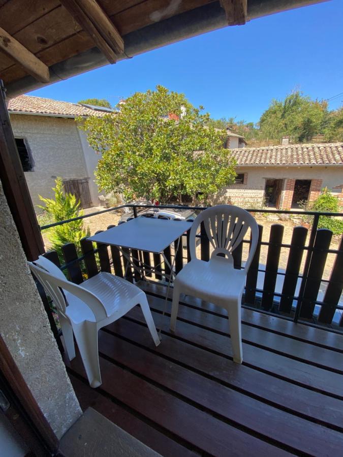 Philoufleur - Gite Restaure En Campagne Chaneins Exterior foto